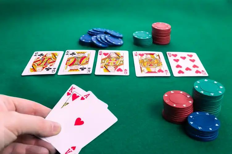 Comparison view of sports and casino sections on lk444